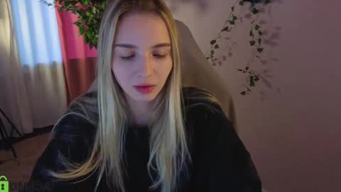 LINA online show from May 15, 2026, 2:29 am