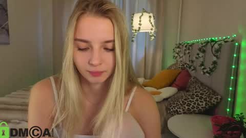 LINA online show from May 25, 2026, 1:11 am