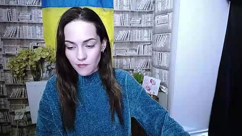 Lina online show from November 18, 2025, 9:47 am