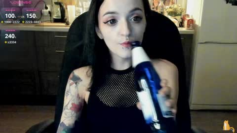 Snapshot of lina_tyaan chatting on January 2, 2025, 8:24 pm Lina 3 1715622743 online show from January 2, 2025, 8:24 pm