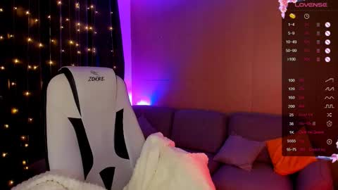 Lina online show from November 29, 2025, 8:17 am