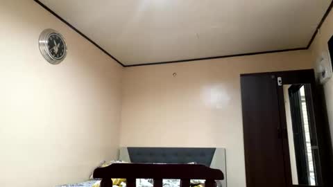 LinaDebie online show from November 23, 2025, 6:24 am