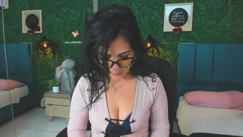 Lina  online show from November 8, 2025, 11:43 am