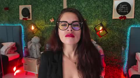 Lina  online show from April 17, 2026, 11:24 am