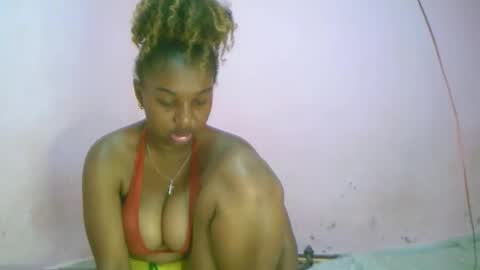 Snapshot of linah1123 chatting on October 19, 2025, 5:08 am linah1123 online show from October 19, 2025, 5:08 am