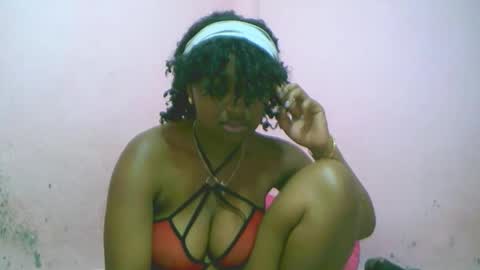 Snapshot of linah1123 chatting on October 28, 2025, 11:47 am linah1123 online show from October 28, 2025, 11:47 am