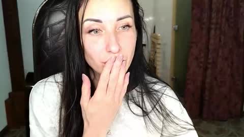 Snapshot of linalivee chatting on November 19, 2025, 7:58 pm LinaLivee online show from November 19, 2025, 7:58 pm