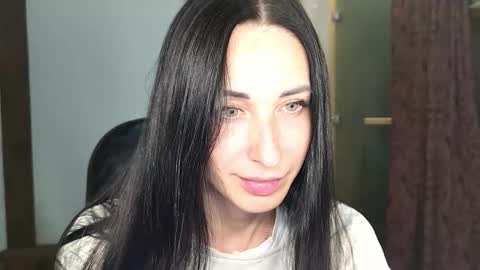 Snapshot of linalivee chatting on November 20, 2025, 6:18 pm LinaLivee online show from November 20, 2025, 6:18 pm