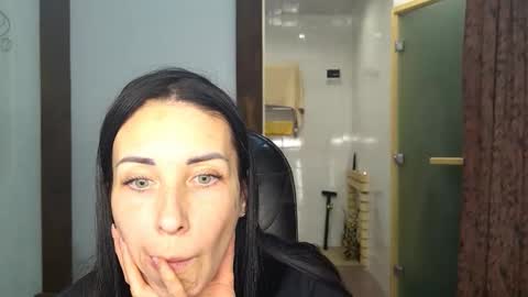 Snapshot of linalivee chatting on November 30, 2025, 6:12 pm LinaLivee online show from November 30, 2025, 6:12 pm