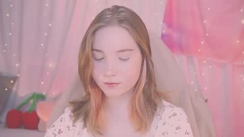 Lina online show from December 14, 2025, 4:51 am