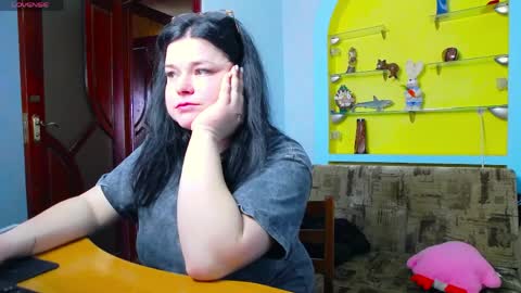 Lina online show from April 6, 2026, 5:52 am