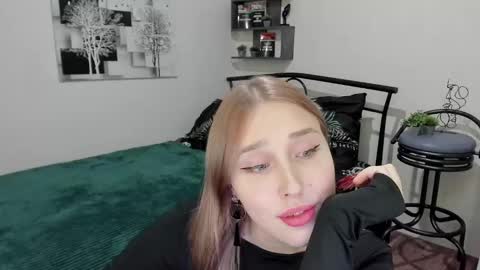 Lina online show from February 4, 2025, 1:02 am