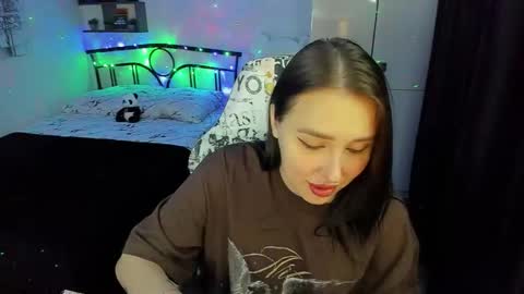 Lina online show from November 6, 2025, 8:43 pm