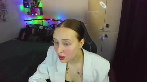 Lina online show from February 9, 2026, 10:25 pm