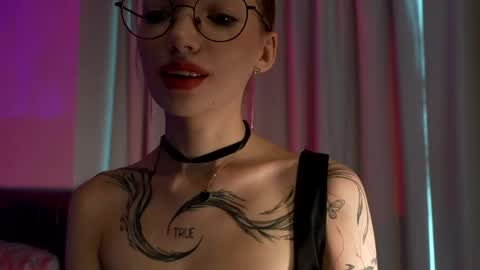 LinaVelle online show from May 15, 2026, 1:23 am