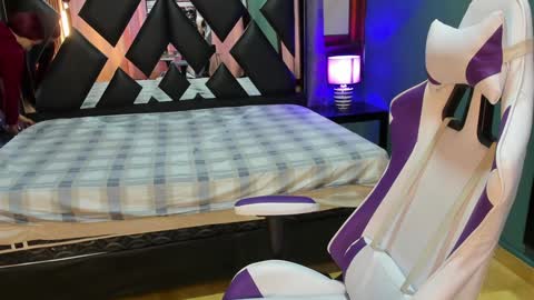  Linda  online show from December 14, 2024, 11:39 am