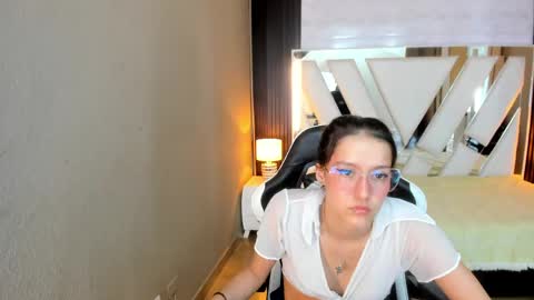  Linda  online show from April 24, 2026, 7:05 pm