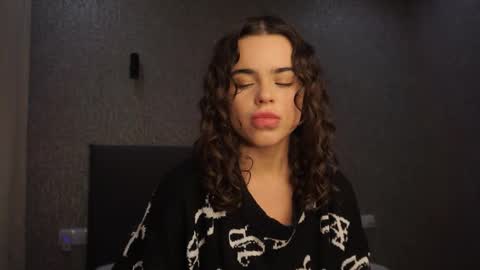 Snapshot of linda_clarsss chatting on December 22, 2025, 1:19 pm Linda online show from December 22, 2025, 1:19 pm