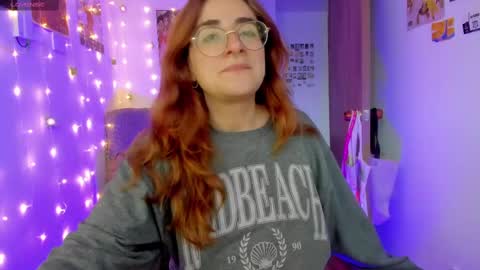 Giggles  online show from October 5, 2025, 10:40 pm