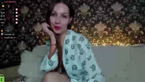 Snapshot of linda_swan chatting on March 5, 2025, 2:23 pm Linda online show from March 5, 2025, 2:23 pm