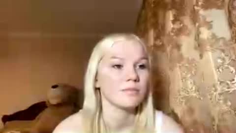 Snapshot of lindabreines chatting on December 1, 2025, 10:31 am Luna online show from December 1, 2025, 10:31 am