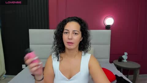 Linda online show from September 18, 2025, 1:40 am
