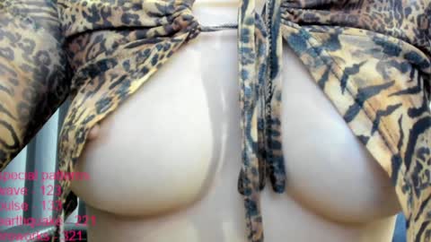 lindamei online show from November 8, 2025, 1:55 pm