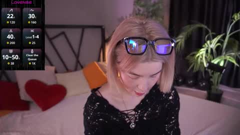 Snapshot of lindathacker chatting on December 1, 2025, 4:50 am your Linda is back online show from December 1, 2025, 4:50 am