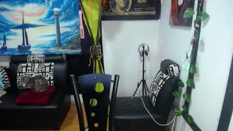 lindsey_2023 online show from February 28, 2025, 12:09 pm