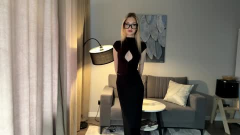 Snapshot of linneabercier chatting on April 5, 2026, 9:17 am Emma online show from April 5, 2026, 9:17 am