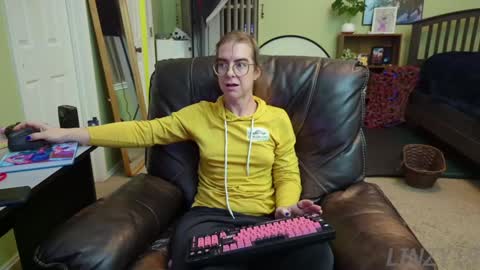 Snapshot of linzy19 chatting on December 30, 2024, 3:25 am Linzy19 online show from December 30, 2024, 3:25 am