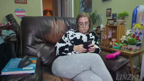 Snapshot of linzy19 chatting on January 19, 2025, 3:50 am Linzy19 online show from January 19, 2025, 3:50 am