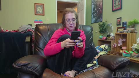 Snapshot of linzy19 chatting on January 23, 2025, 12:14 am Linzy19 online show from January 23, 2025, 12:14 am