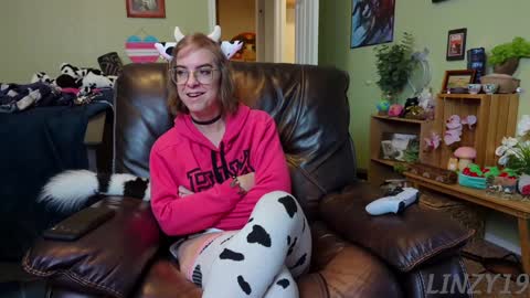 Snapshot of linzy19 chatting on January 28, 2025, 8:04 pm Linzy19 online show from January 28, 2025, 8:04 pm