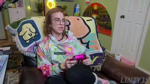 Snapshot of linzy19 chatting on February 19, 2025, 12:14 am Linzy19 online show from February 19, 2025, 12:14 am