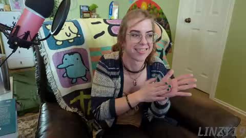 Snapshot of linzy19 chatting on February 27, 2025, 8:31 pm Linzy19 online show from February 27, 2025, 8:31 pm