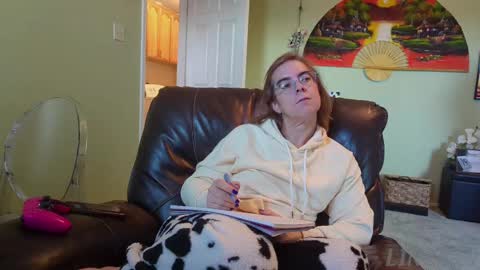 Snapshot of linzy19 chatting on September 9, 2025, 1:32 pm Linzy19 online show from September 9, 2025, 1:32 pm