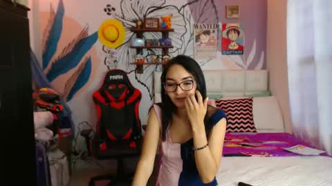 LinzyBaner online show from February 26, 2025, 10:53 pm