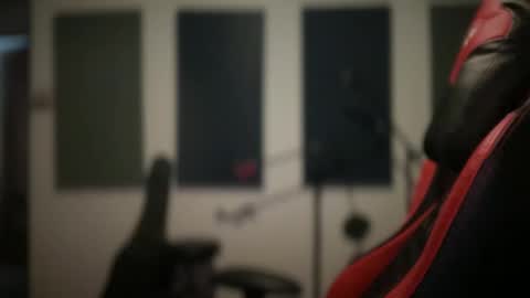 lion_hotty online show from October 1, 2025, 10:49 pm