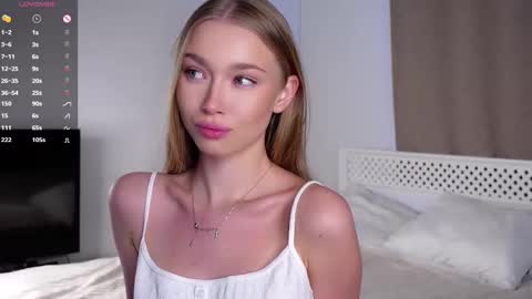 Lina online show from March 12, 2025, 8:51 am