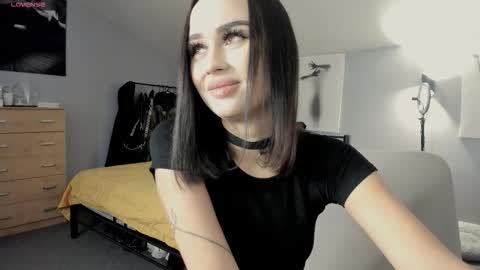 lisa__johnson online show from November 3, 2025, 12:13 am