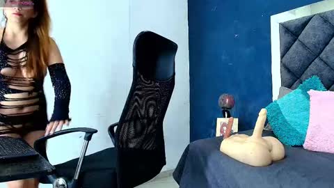 Snapshot of lisa_louis chatting on October 12, 2025, 11:15 pm lisa_louis online show from October 12, 2025, 11:15 pm