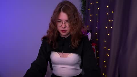  Lisa  online show from December 5, 2025, 9:00 pm