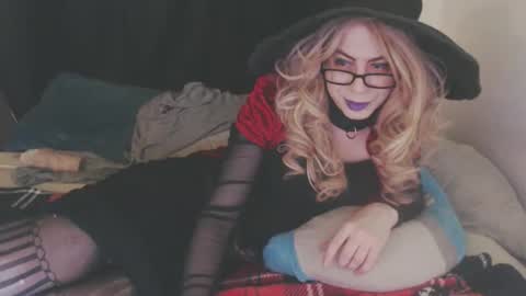 Lisa Tyler online show from October 25, 2025, 7:05 am