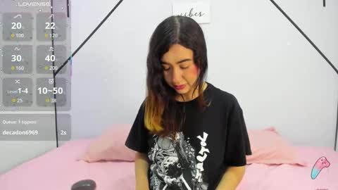 lisa white  online show from November 14, 2025, 12:59 pm