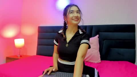 Snapshot of lisa_white_ chatting on April 24, 2026, 8:22 pm lisa white online show from April 24, 2026, 8:22 pm