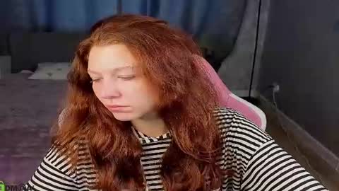 Snapshot of lisaaxfox chatting on August 3, 2026, 1:15 am LisaFox online show from August 3, 2026, 1:15 am