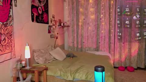 LisaCase online show from October 22, 2025, 5:24 pm