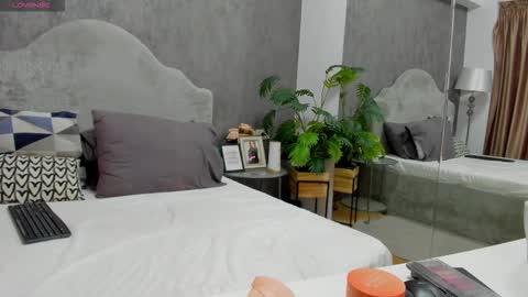 Snapshot of lisacroft chatting on February 9, 2026, 6:28 am lisacroft online show from February 9, 2026, 6:28 am