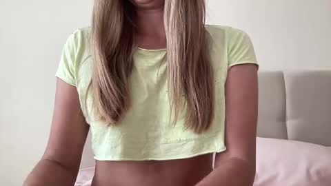 Snapshot of lisaflower1 chatting on October 19, 2025, 8:48 am Lisa online show from October 19, 2025, 8:48 am